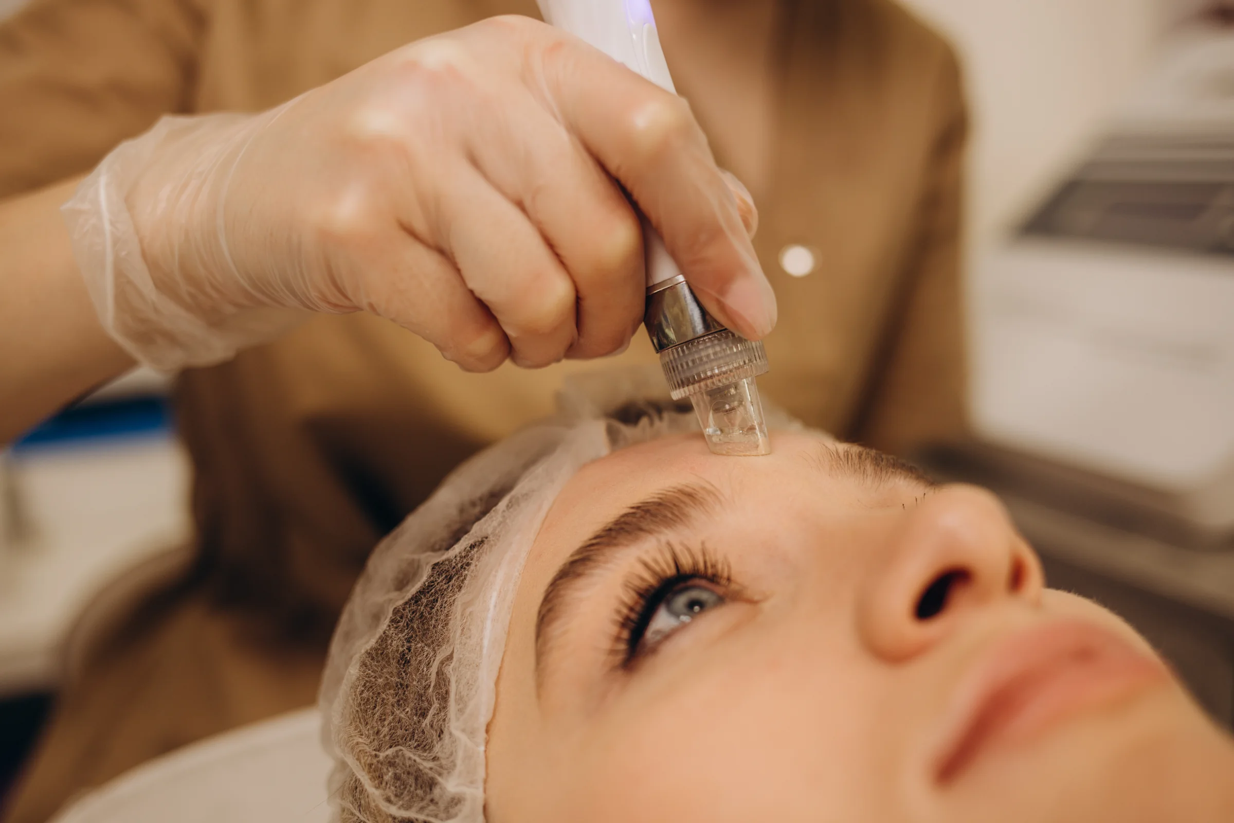 Aquafacial mit Hydro-Peeling im Kosmetikstudio
